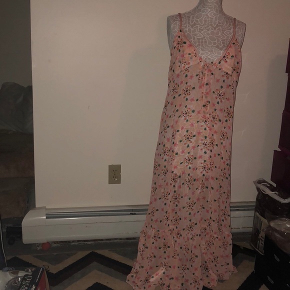 Gorgeous Lauren Conrad flowered beach cover up - Picture 3 of 8